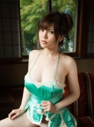 有“K奶女神”之称的日本AV女优冲田杏梨的个性写真集