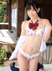 长相清纯且在日本出较出名的春日野结衣的一组写真辑