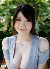 拥有漂亮的脸蛋和G罩杯的胸部的立川理惠是一个刚出道不久的现役大学生(8)