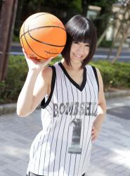 知名体育大学毕业专长是打篮球的种子选手小泉麻里的图片写真