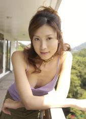 被誉为AV界的上品美女伊泽千夏是日本知名的气质型美女
