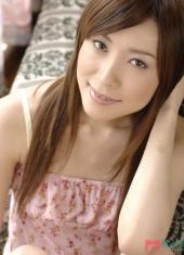 被誉为AV界的上品美女伊泽千夏是日本知名的气质型美女(3)
