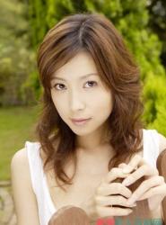 被誉为AV界的上品美女伊泽千夏是日本知名的气质型美女