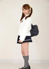 宇佐美舞学生制服装大胆露底翘臀图片写真非常可爱(5)