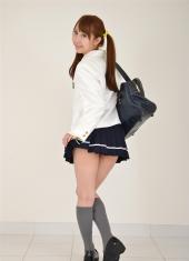 宇佐美舞学生制服装大胆露底翘臀图片写真非常可爱(8)