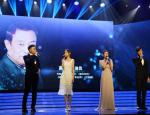 张桐致敬电视剧诞生60周年 深情献唱《诺言》