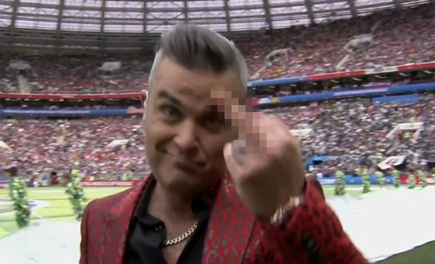 歌手世界杯表演竖中指 福克斯电视台为直播道歉