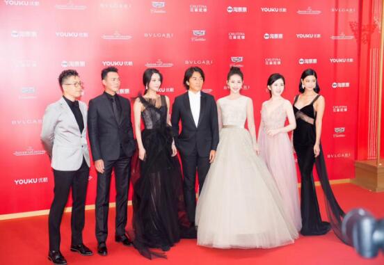 《三国杀·幻》剧组出席上海电影节，贾清携手郑伊健亮相红毯