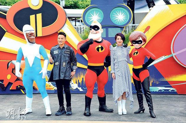 丁子高与老婆杨千嬅昨天（6月21日）夫妻档出席《超人特工队2》宣传活动。