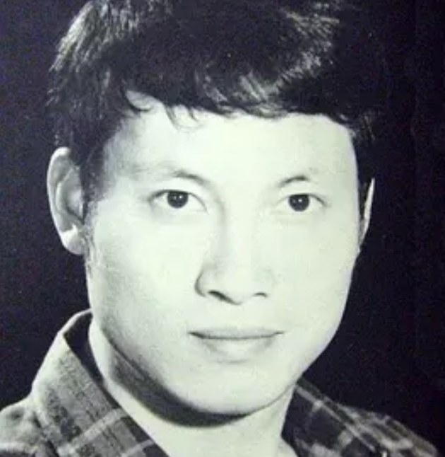 香港演员岳华去世 享年76岁曾演《珠光宝气》贺峰