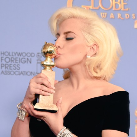 Lady Gaga曾获金球奖迷你剧/电视电影最佳女主角，这次凭《一个明星的诞生》首次提名金球影后