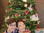 陈法蓉与蔡少芬共度圣诞节 同穿条纹衫自称姐妹花