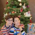 陈法蓉与蔡少芬共度圣诞节 同穿条纹衫自称姐妹花