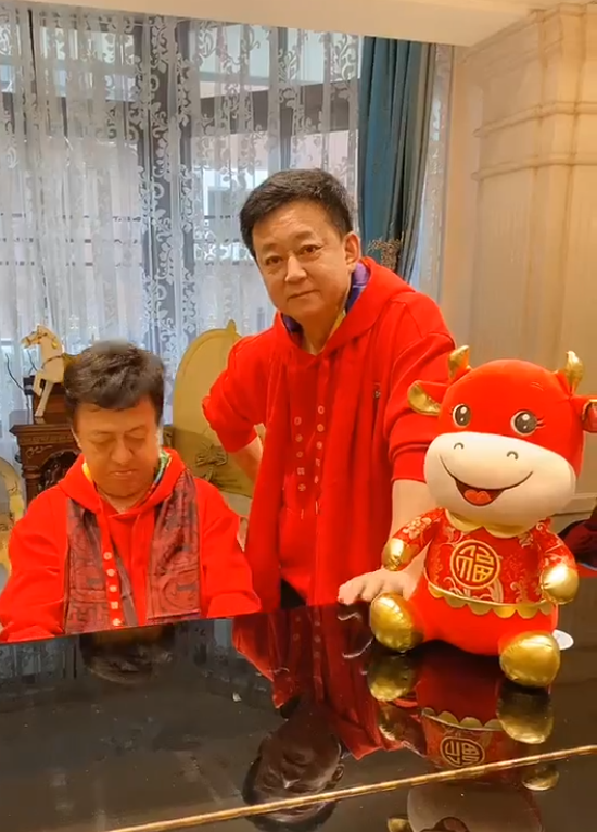 朱军春节晒视频 与歌唱家吕继宏同唱《我的祖国》